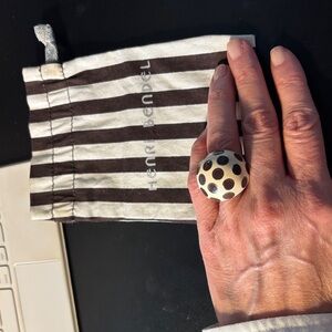 Vintage Henri Bendel “Hot for Dots” Size 7 Cream/Brown Statement Ring w Pouch